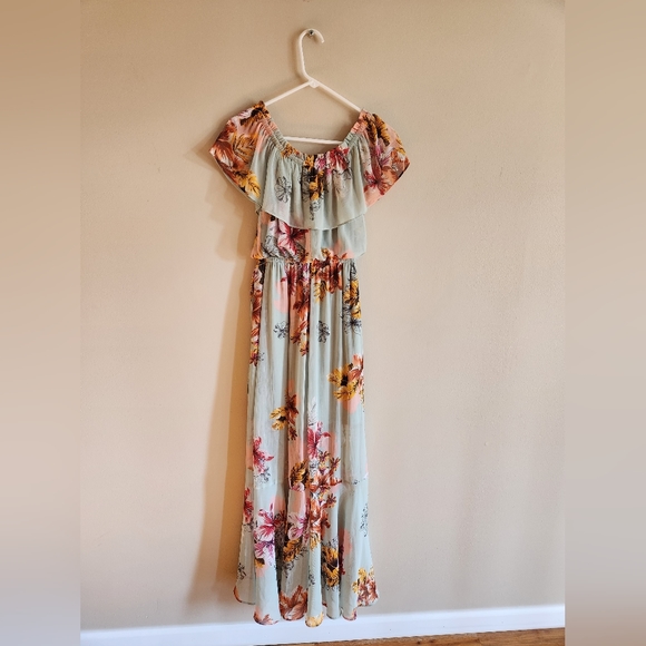 Express Floral Maxi Dress - Picture 2 of 4